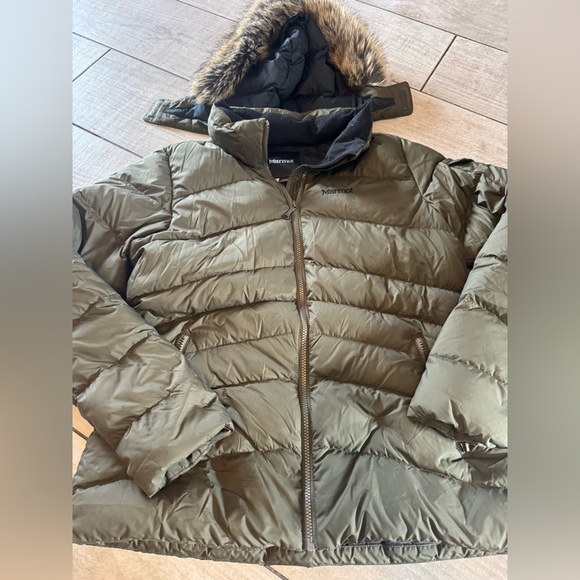 Marmot 700 Fill Down Green Puffer Jacket Fur Trim Hooded Women’s Sz L - Picture 1 of 7
